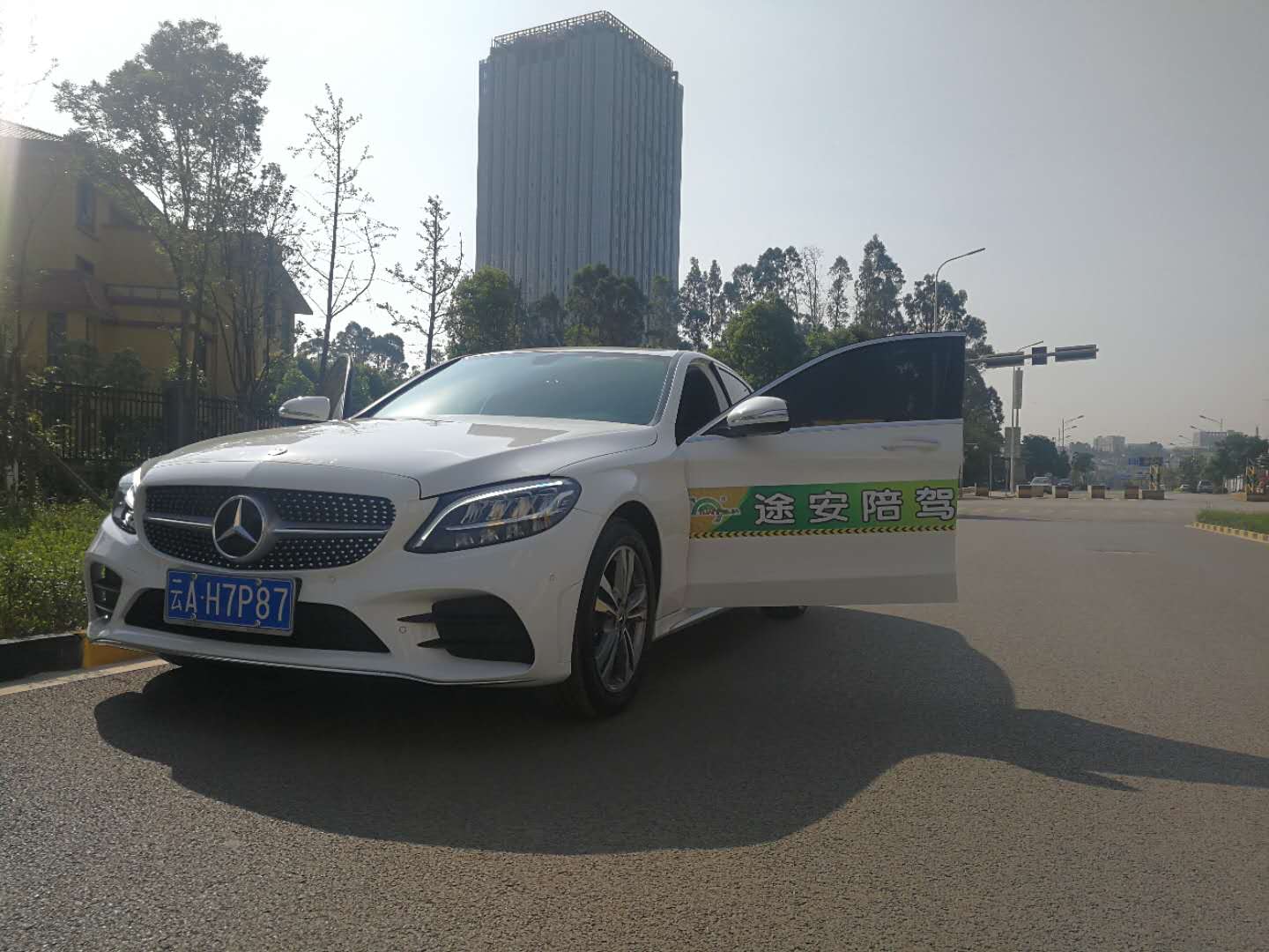 昆明陪駕奔弛C260